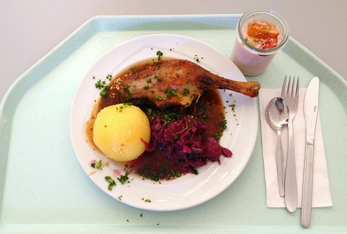 Gänsekeule mit Rotkohl und Kloß / Duck leg mit red cabbage and dumpling