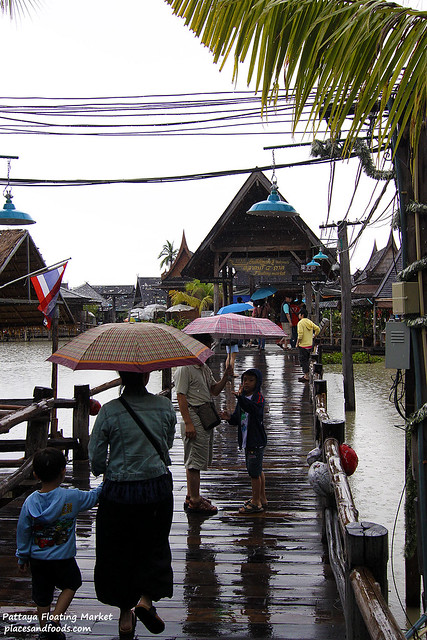 pattaya floating market entrance