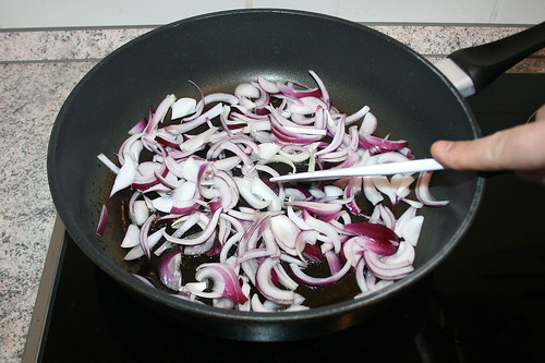 18 - Zwiebeln andünsten / Roast onions