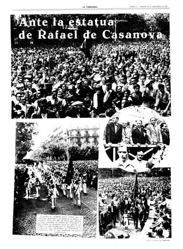Barcelona, 11 de septiembre de 1936, ante la estatua de Rafael de Casanova by Octavi Centelles
