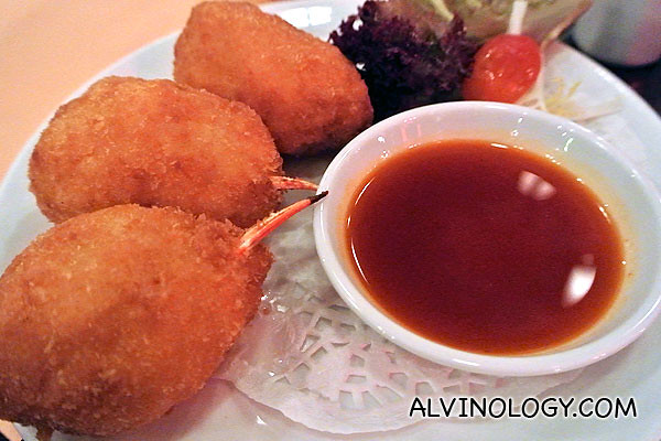 Deep-fried crab claw stuffed with minced shrimps