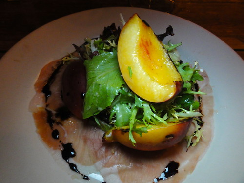 Grilled peach and prosciutto salad