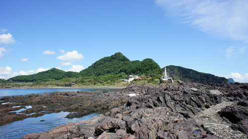 長崎鼻の先端から見た灯台