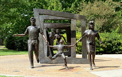 Houston Museum District, Richard and Annette Bloch Cancer Survivors Plaza