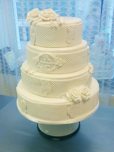 White Maltesse Wedding Cake by CAKE Amsterdam - Cakes by ZOBOT