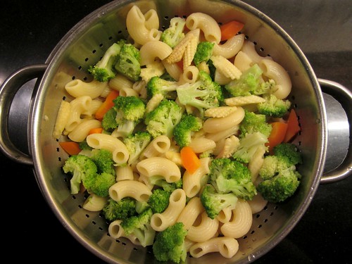 Pasta with Vegetables in White Sauce-ingredients