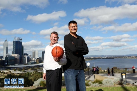 September 24th, 2012 - Yao Ming poses with Perth Wildcats owner Andrew Vlahov with the Perth skyline behind them