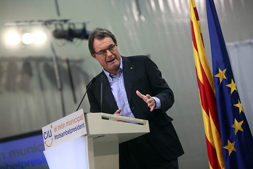 Artur Mas con las banderas catalana y de la UE