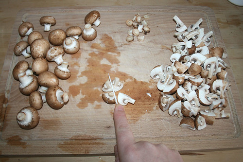 12 - Champignons vierteln / Quarter mushrooms
