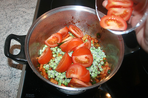 33 - Tomaten beimengen / Add tomatoes