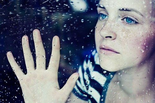 girl,tears,blue,eyes,photography,rain,alone-fd5ed173167eeba07af36bc78748cdfd_h