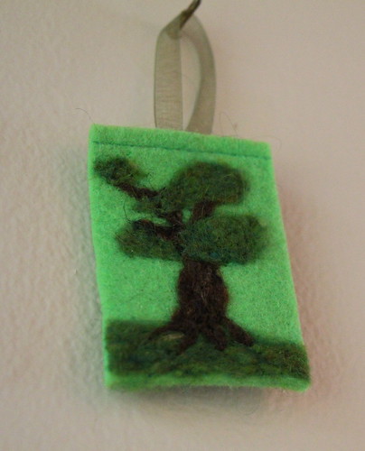 Felted Tree Ornament IC21