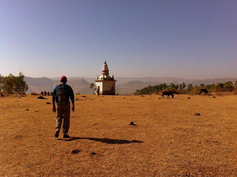 Approaching temple on south-east of Hadsar