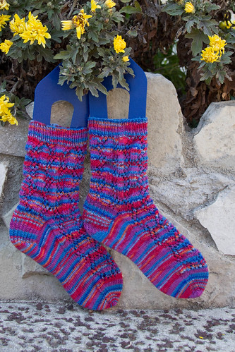 Finished: Summer Rainbow Lovin' socks