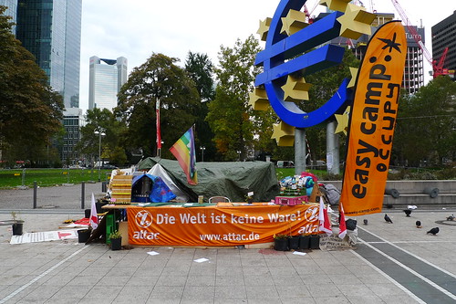 Überrest des Occupy Camps Frankfurt am Willy Brandt Platz. Oktober 2012