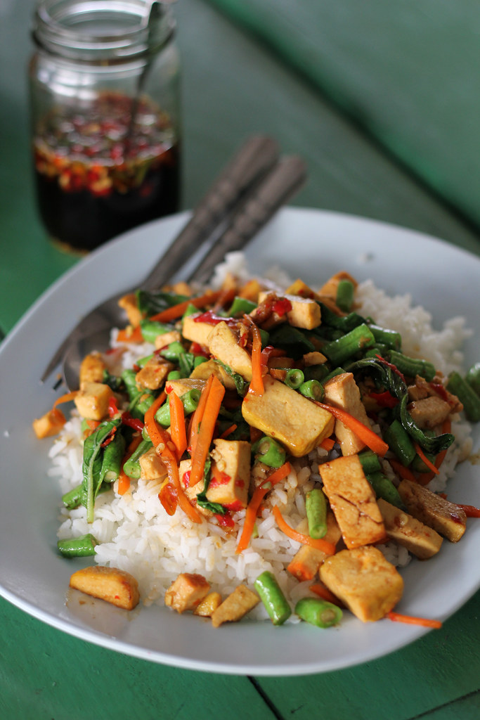 One of my favorite vegetarian Thai dishes during the festival was this plate of stir fried tofu with holy basil