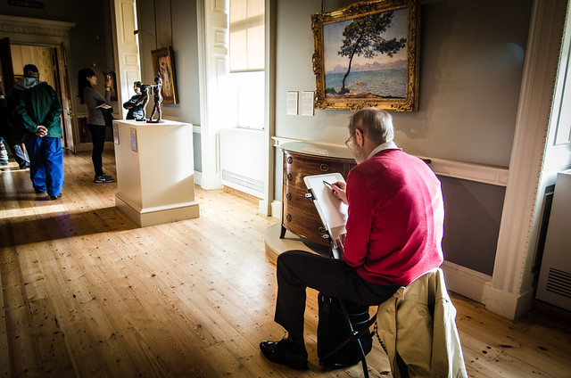 An artist sketches a pair of Degas statues at London's Courtauld Gallery.