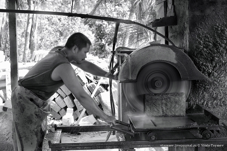 Production of natural stone in Bali