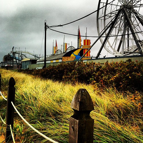 the ferris wheel is turning and screeching in the wind #OldOrchardBeach #maine #sandy