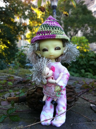 HeYa PeePs - Like's Me New Elf Cappie Ans PinkMosT Footie PJ's?! by DollZWize