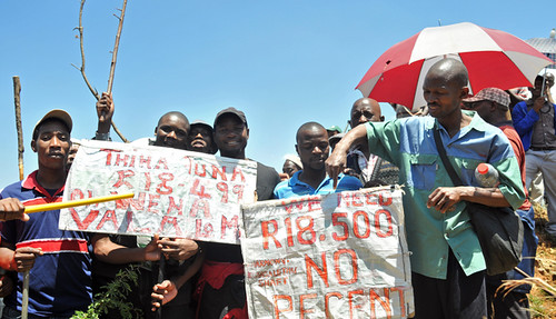Workers from the Harmony Gold's Kusasalethu mine have agreed to return to work after a weeks-long strike. Strikes have been taking place across the country for several months. by Pan-African News Wire File Photos
