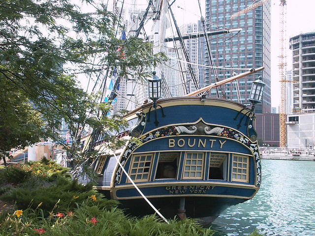 Replica of the HMS Bounty, in Chicago, Illinois, USA (photo taken in August 2003)