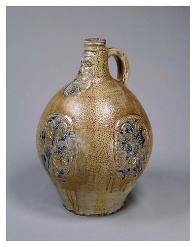 002-Botella-siglo 17-Cortesía del Tokyo National Museum