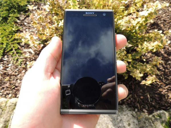 Foto rumor bentuk smartphone Sony Xperia Odin yang beredar di internet
