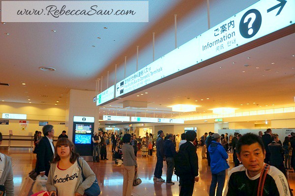 haneda airport japan - rebecca saw japan trip with airasia  (13)