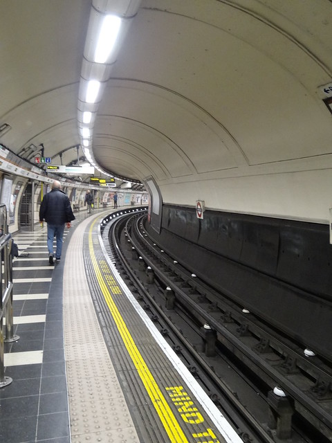 Curved Bakerloo Line Platform at Waterloo