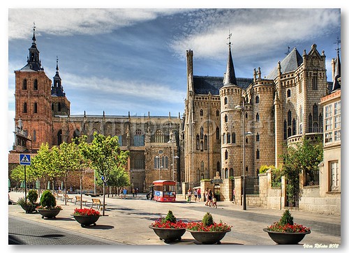 Catedral e palácio episcopal de Astorga by VRfoto