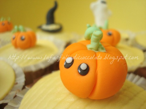 Halloween cupcakes 2