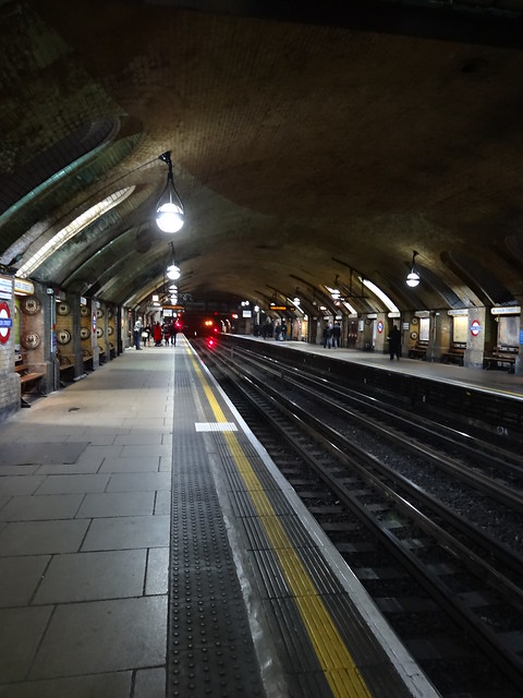 068 - Platforms at Baker Street Station