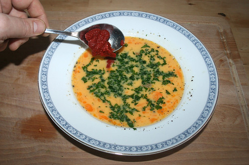 24 - Petersilie und Tomatenmark unterheben / Fold in parsley & tomato puree