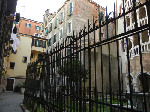 DSCN1884 _ Palazzo Contarini del Bovolo, 14 October
