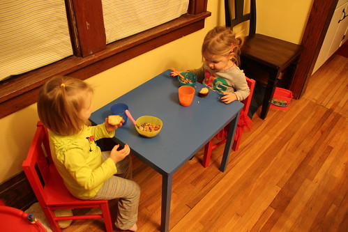 Mia and Annie eating dinner