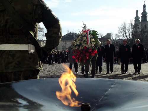 Złożenie wieńców pod Krzyżem Katyńskim