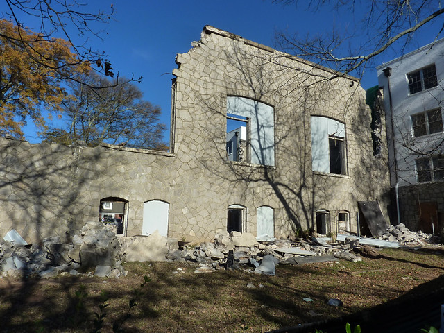 P1140107-2012-11-24-Hapeville-First-Baptist-Stone-Sanctuary-demolition-south-wall