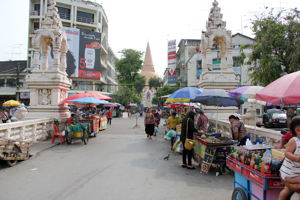 Just outside Wat Phra Pathom Chedi, there's more delicious street food