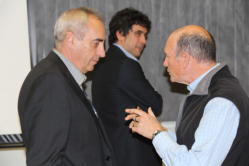 Iosu Zabala (rector de MU) junto a Juan José Ibarretxe, antes del comienzo de la conferencia.