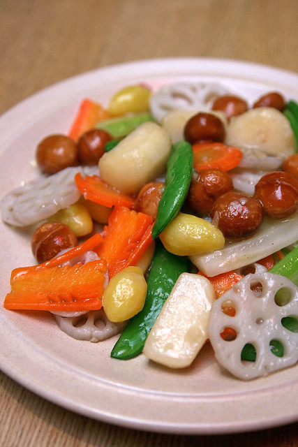 Stir-fried Lotus Roots with Macadamia Nuts
