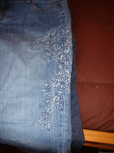 love this embroidery on these jeans