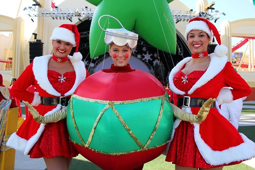 Macy's Holiday Parade demonstration at Universal Orlando 2012