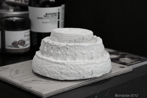montebore cheese-wedding cake style