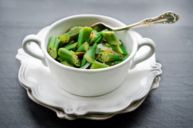 Okra in an Oil and Onion Saute