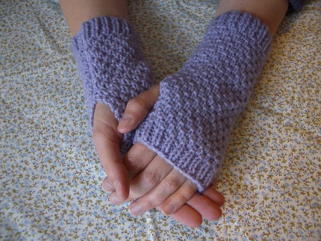 Lilac moss stitch fingerless mitts
