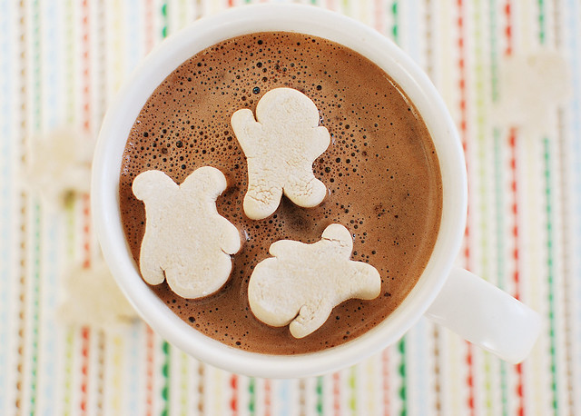 Gingerbread Hot Chocolate - delicious homemade hot chocolate with classic gingerbread spices! Top with gingerbread man marshmallows for the cutest winter treat!
