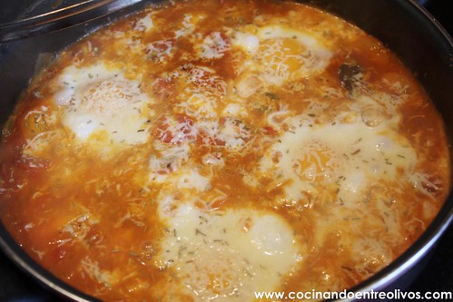 Compota de tomates con huevos escalfados (13)