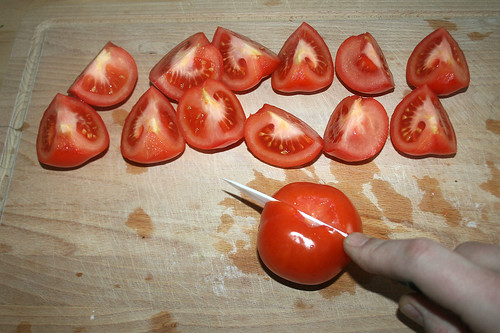 21 - Tomaten vierteln / Quarter tomatoes