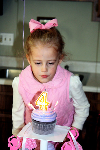 Cake_Blowing-Candle